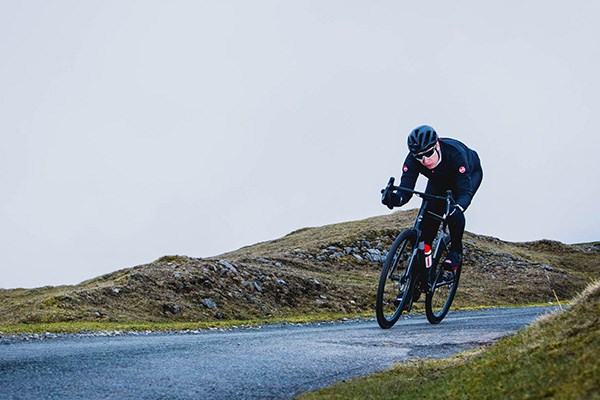 Cannondale road bike descending wearing castelli